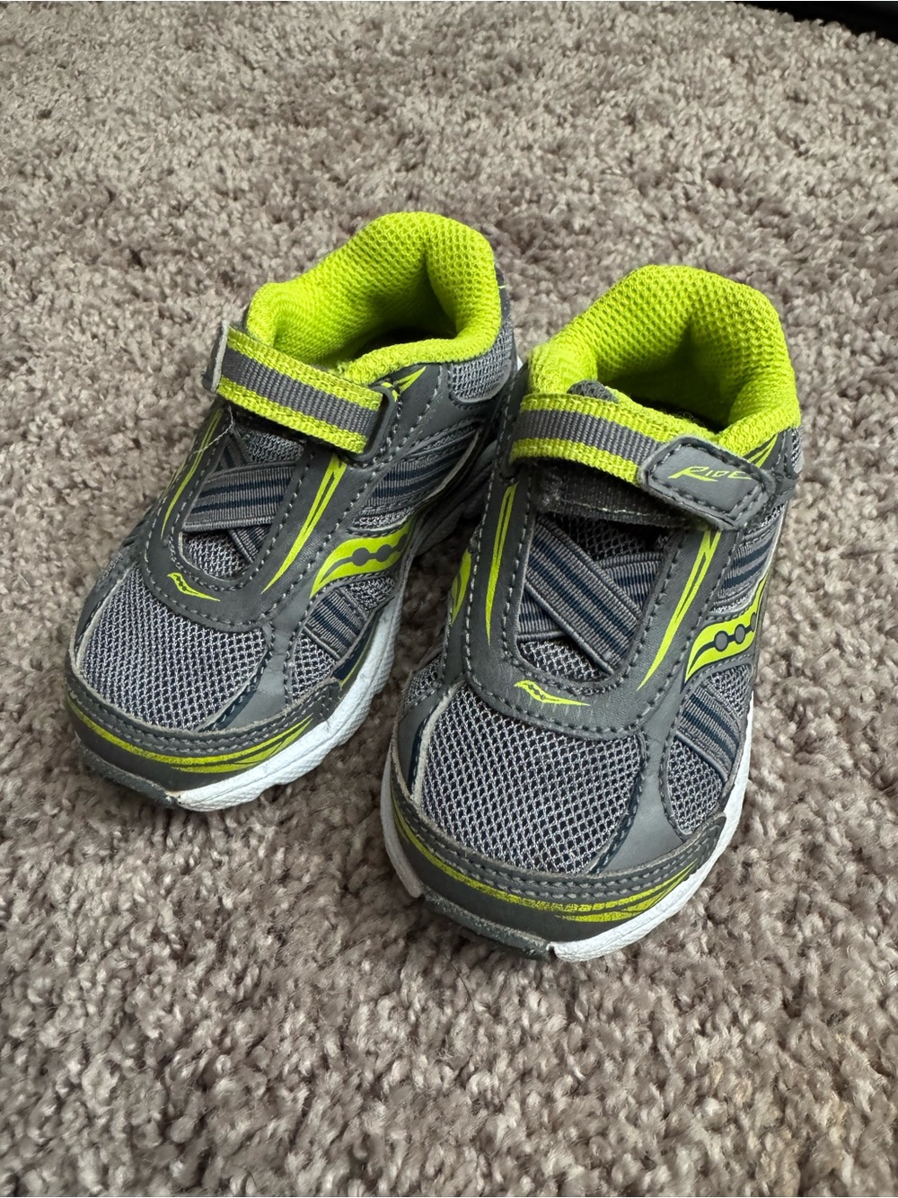 Saucony Kids Gray and Lime Hook-and-Loop Athletic Sneakers